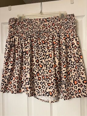 Like new leopard print strapless/tube top. Sz 2XL